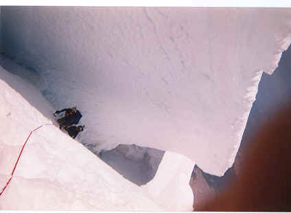 iceclimb1.jpg (116811 bytes)